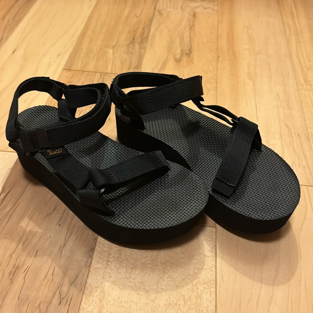 TEVA Flatform Sandal